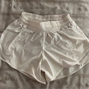 Lululemon white hotty hot shorts size 4  4”